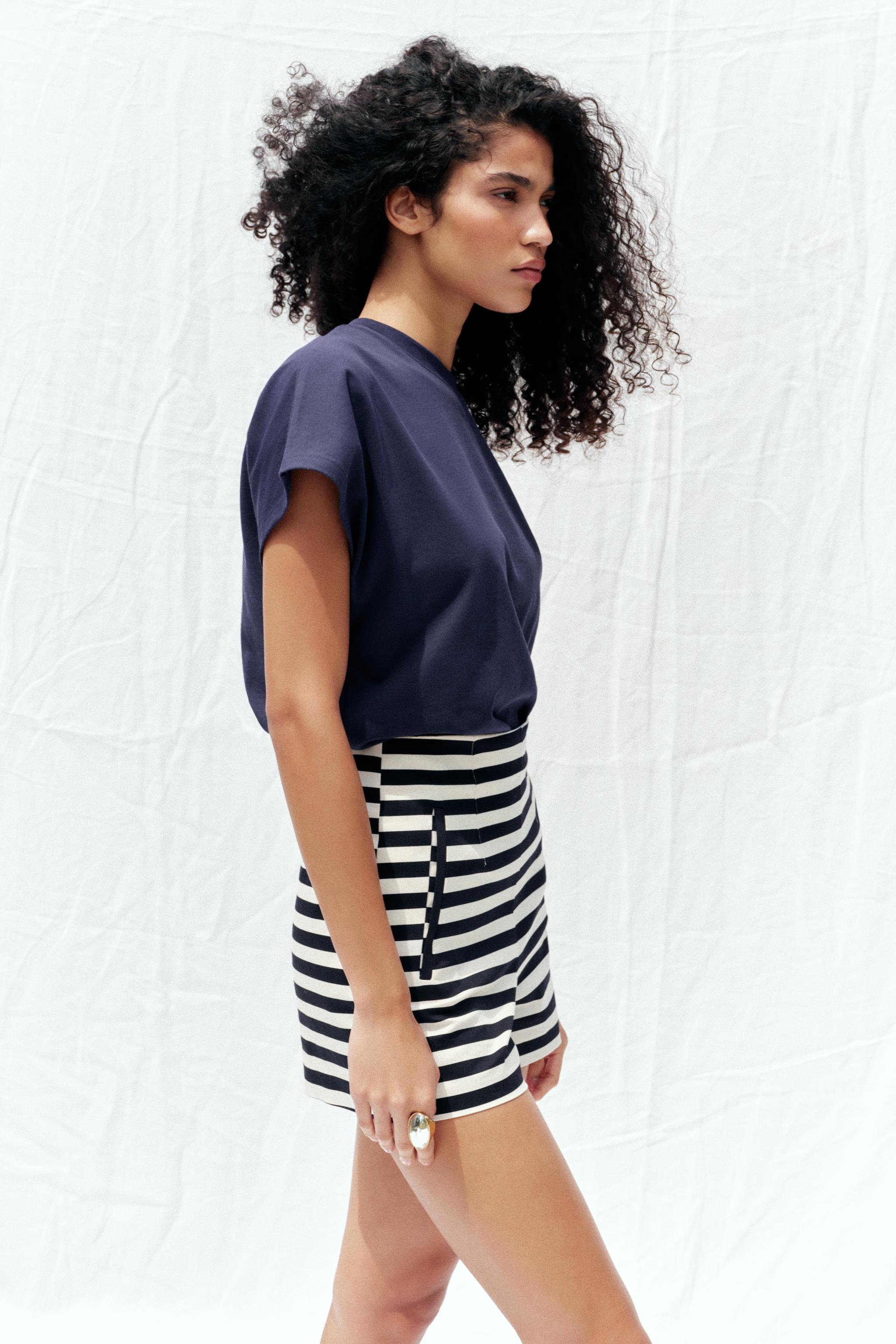 DROP SHOULDER T-SHIRT